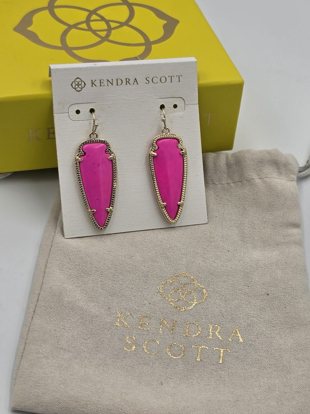 Kendra Scott Skylar Arrowhead Earrings Magenta Gold. Retired Barbiecore
